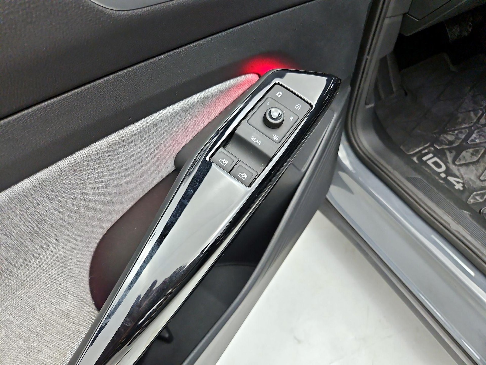 2024 Volkswagen ID.4 STANDARD - Photo 13
