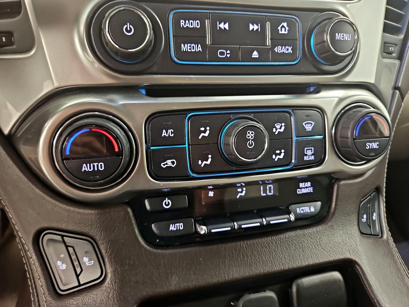 2019 Chevrolet Tahoe LT - Photo 18