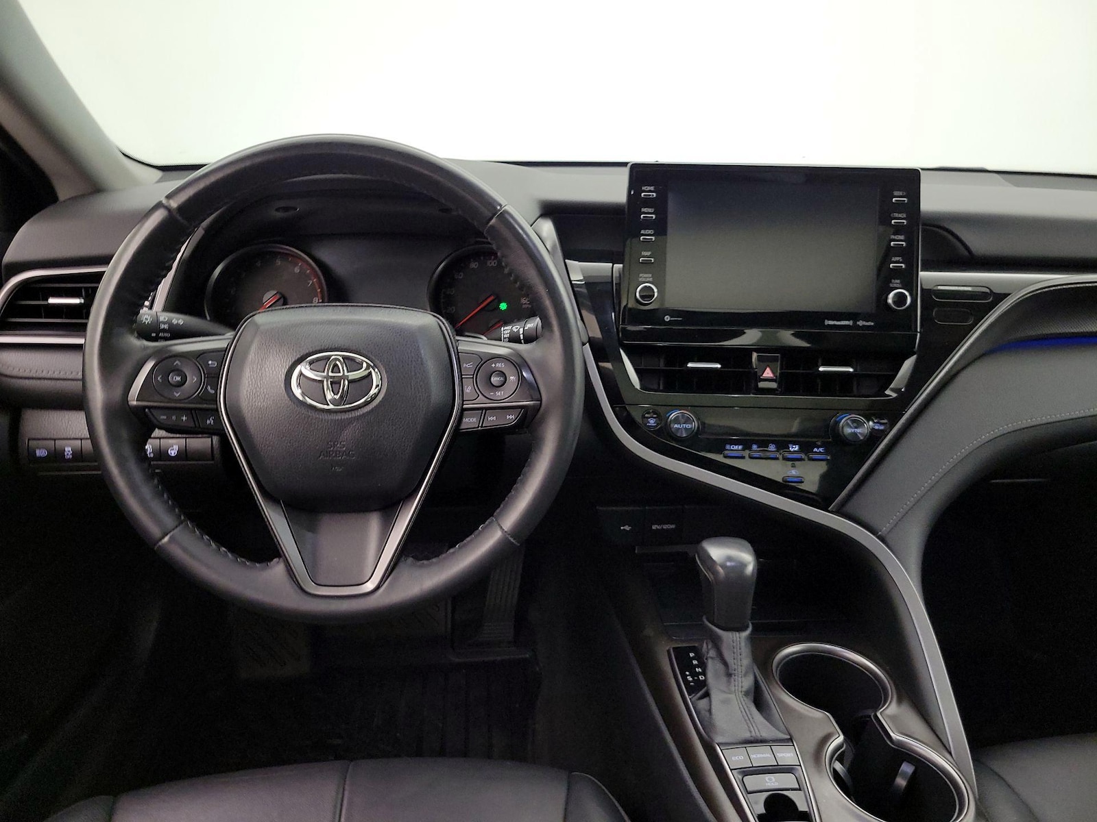 2022 Toyota Camry XSE - Photo 11