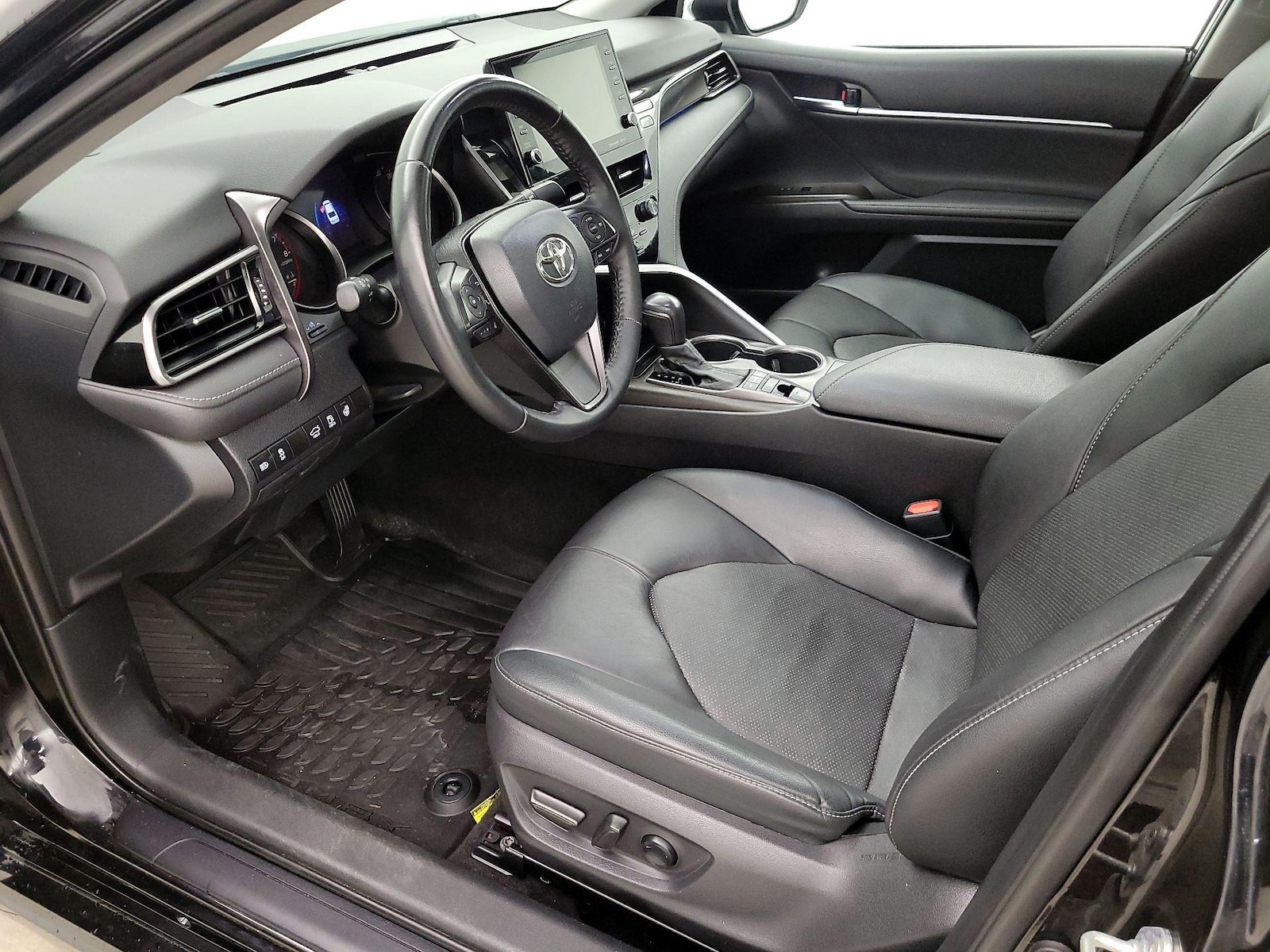 2022 Toyota Camry XSE - Photo 12
