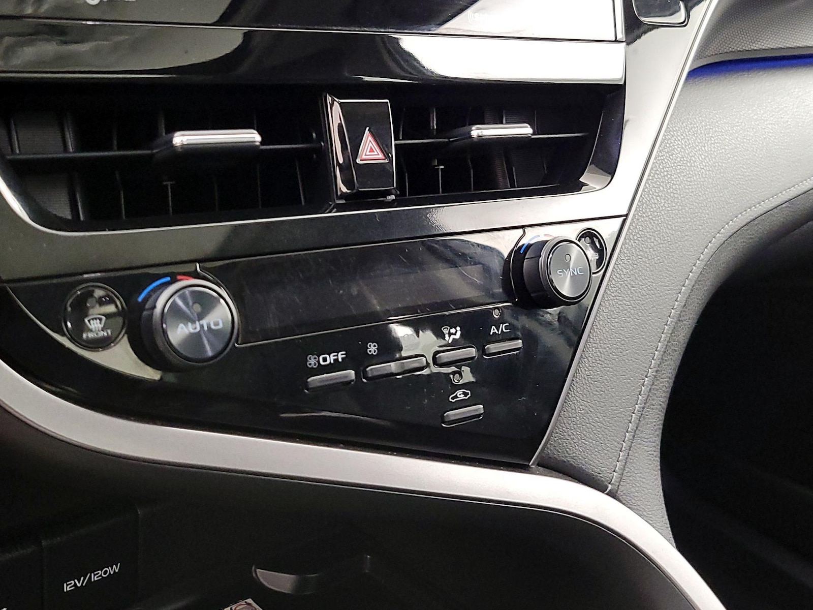 2022 Toyota Camry XSE - Photo 17