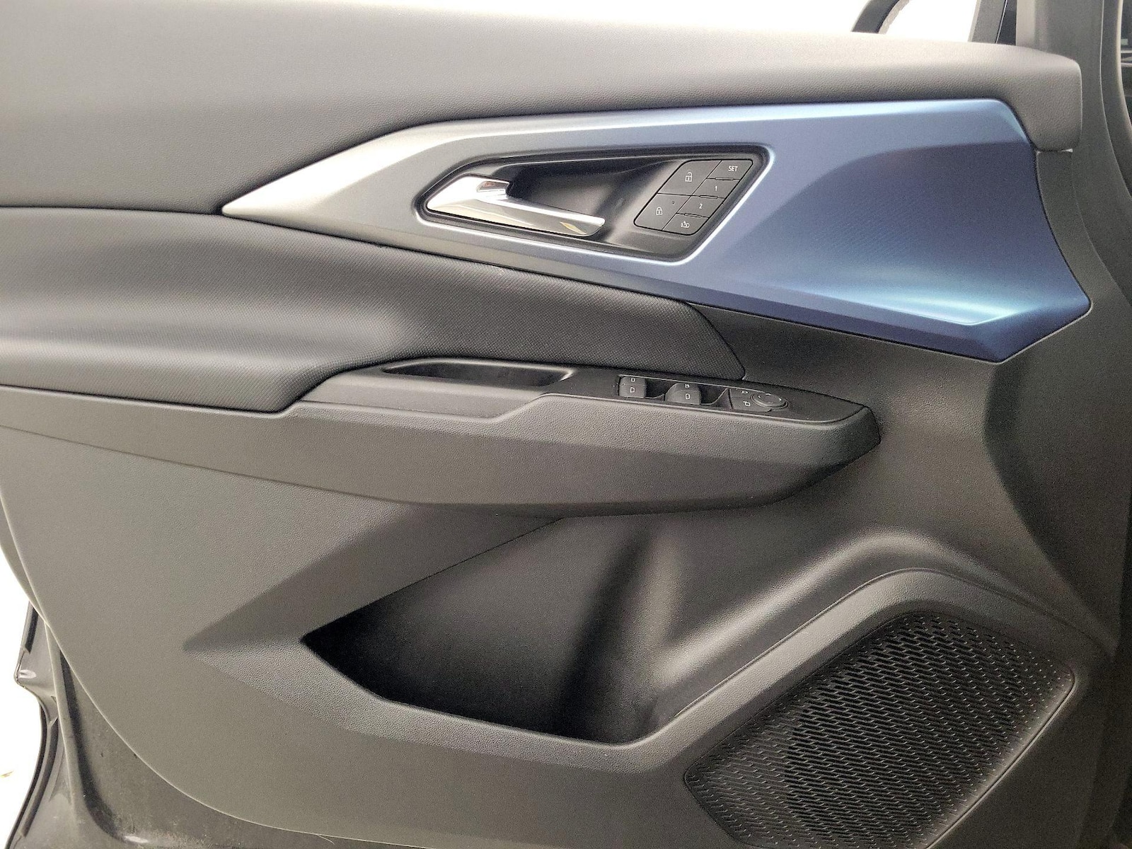 2024 Chevrolet Equinox EV LT - Photo 13