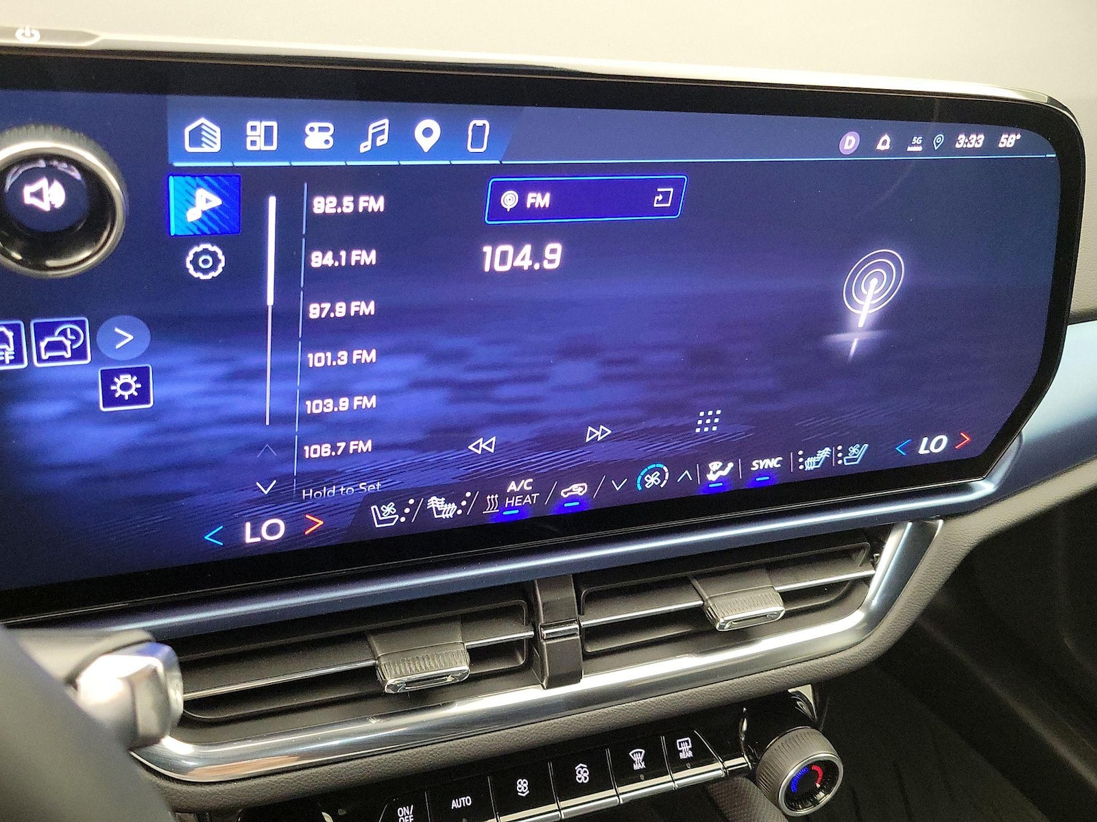 2024 Chevrolet Equinox EV LT - Photo 16