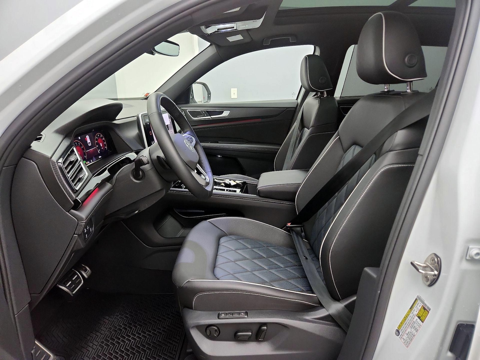 2025 Volkswagen Atlas Cross Sport SEL Premium R-LINE - Photo 12