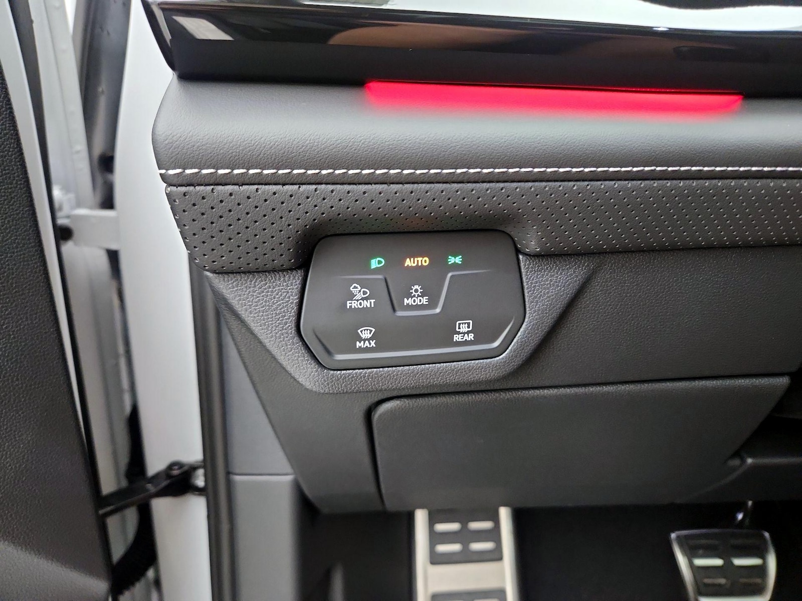 2025 Volkswagen Atlas Cross Sport SEL Premium R-LINE - Photo 14