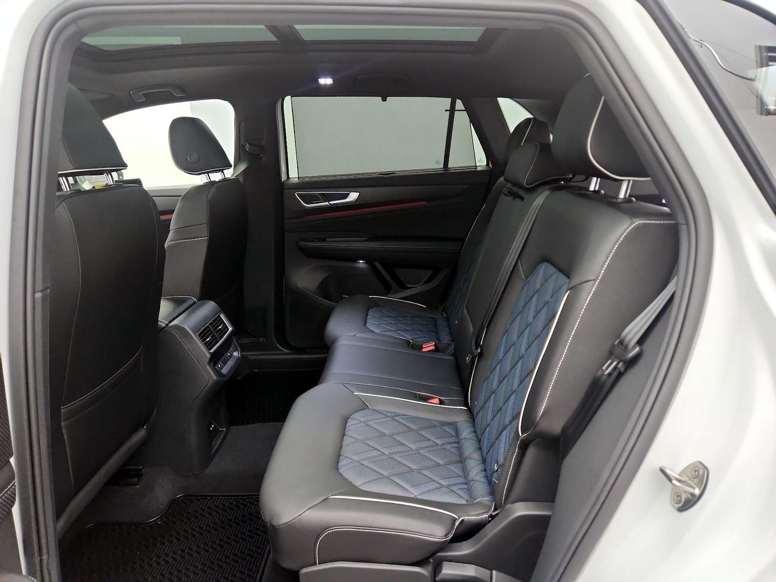 2025 Volkswagen Atlas Cross Sport SEL Premium R-LINE - Photo 21