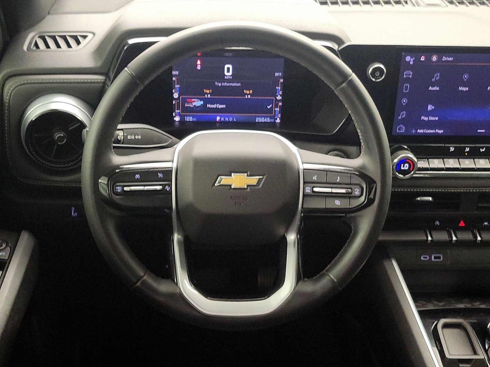 2023 Chevrolet Colorado LT - Photo 11