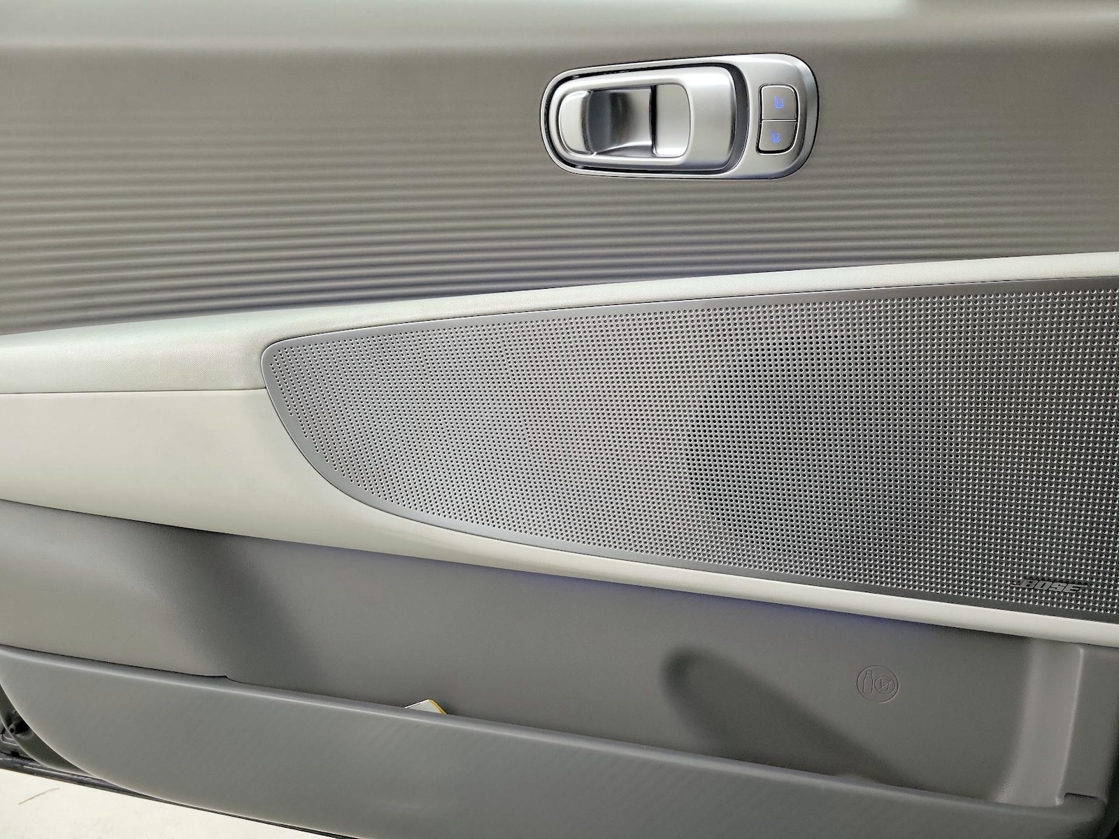 2023 Hyundai IONIQ 6 Limited - Photo 13