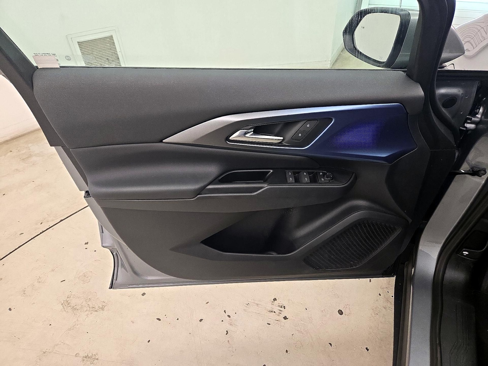 2024 Chevrolet Equinox EV LT - Photo 13