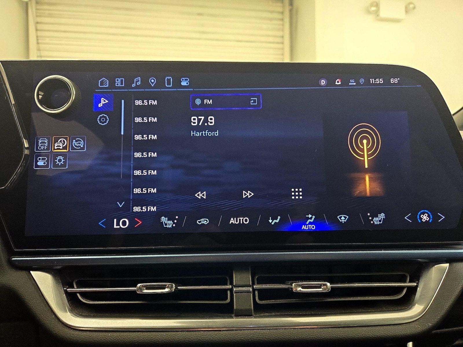 2024 Chevrolet Equinox EV LT - Photo 17