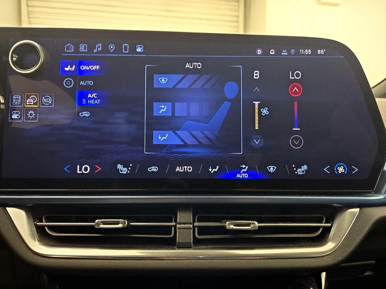 2024 Chevrolet Equinox EV LT - Photo 18