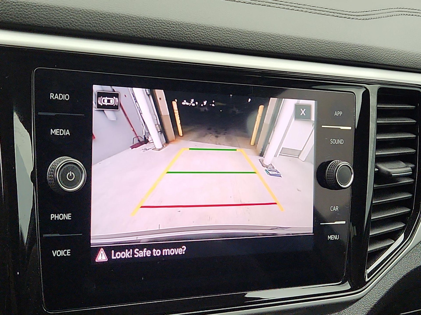 2023 Volkswagen Atlas Cross Sport SE w/Tech - Photo 15