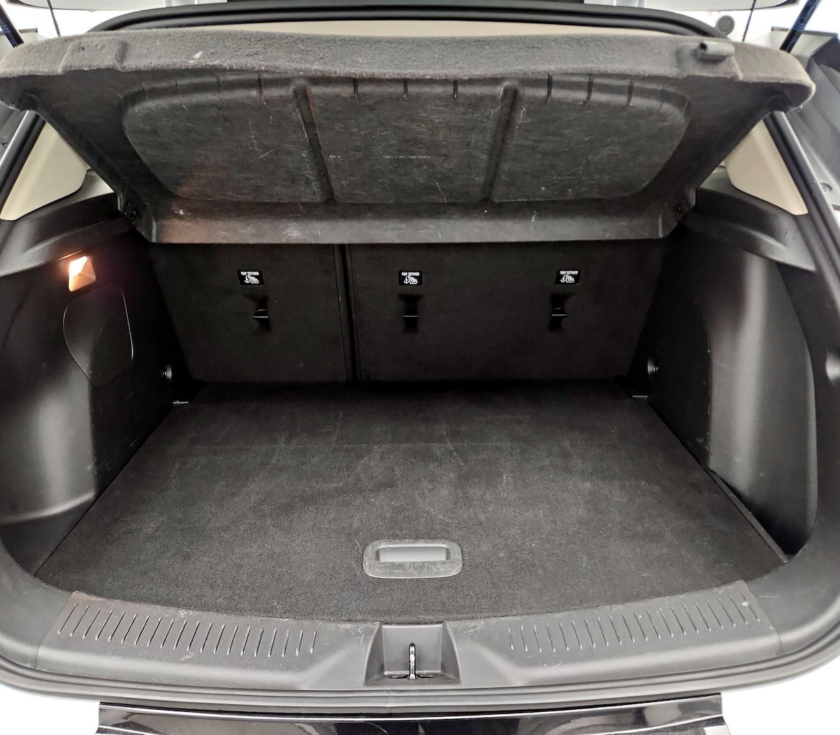 Trunk/Cargo (Seats Up)