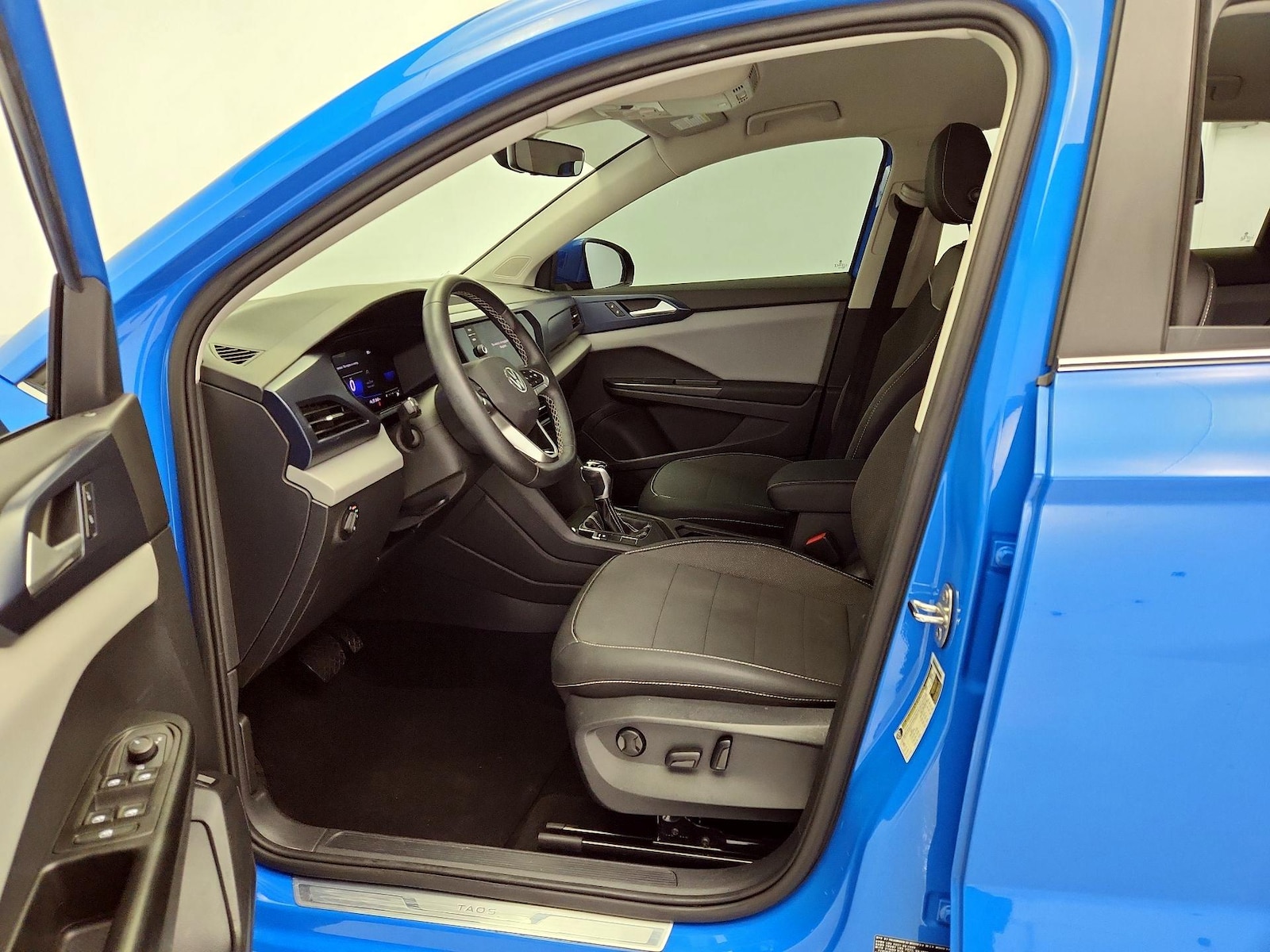 2023 Volkswagen Taos SE - Photo 12