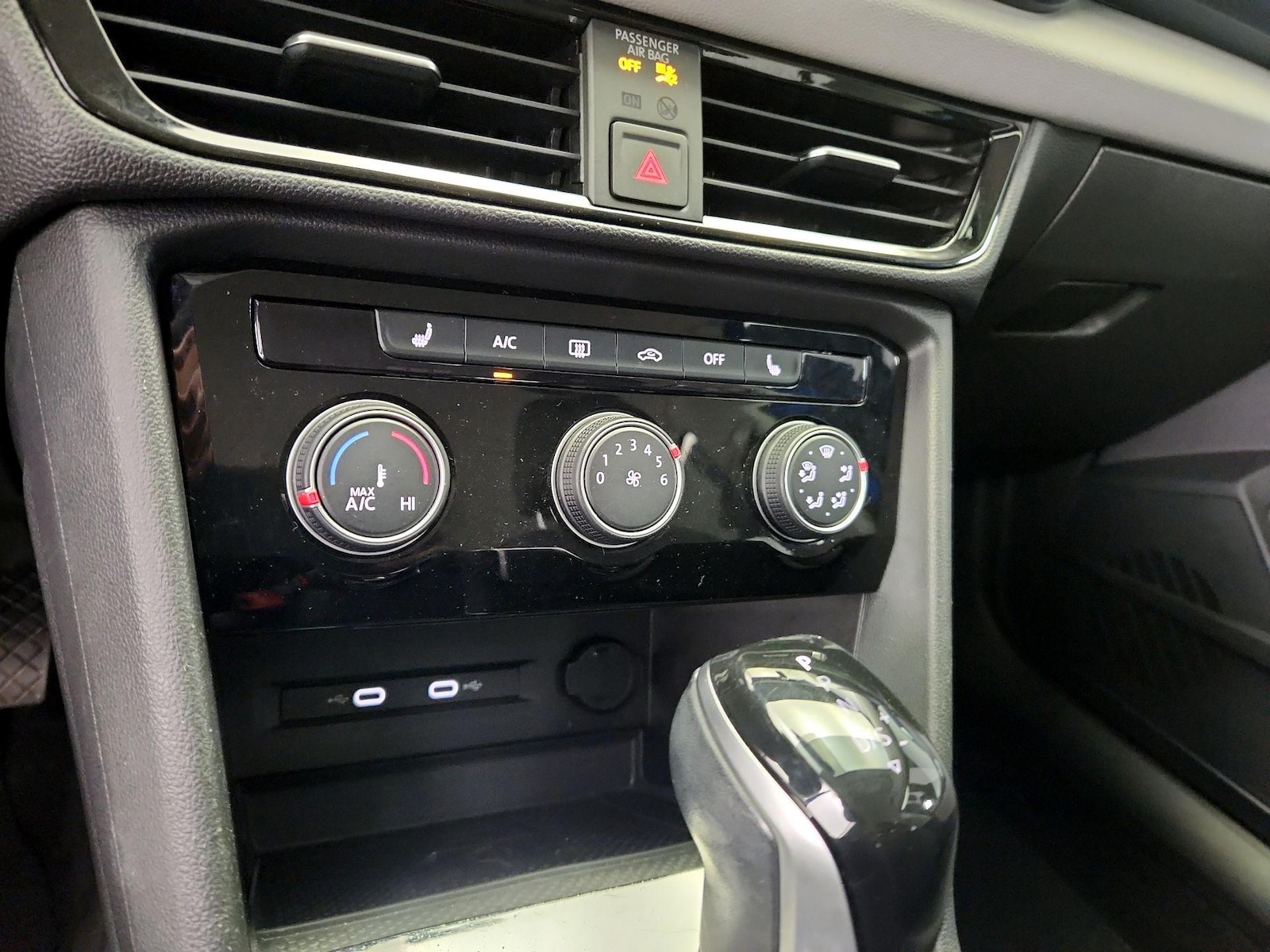 2023 Volkswagen Taos SE - Photo 17