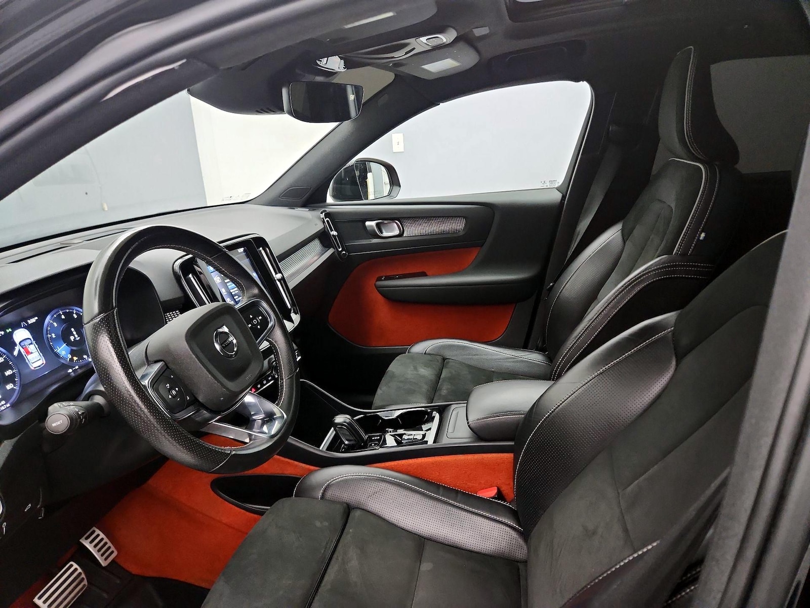 2021 Volvo XC40 R-Design - Photo 12