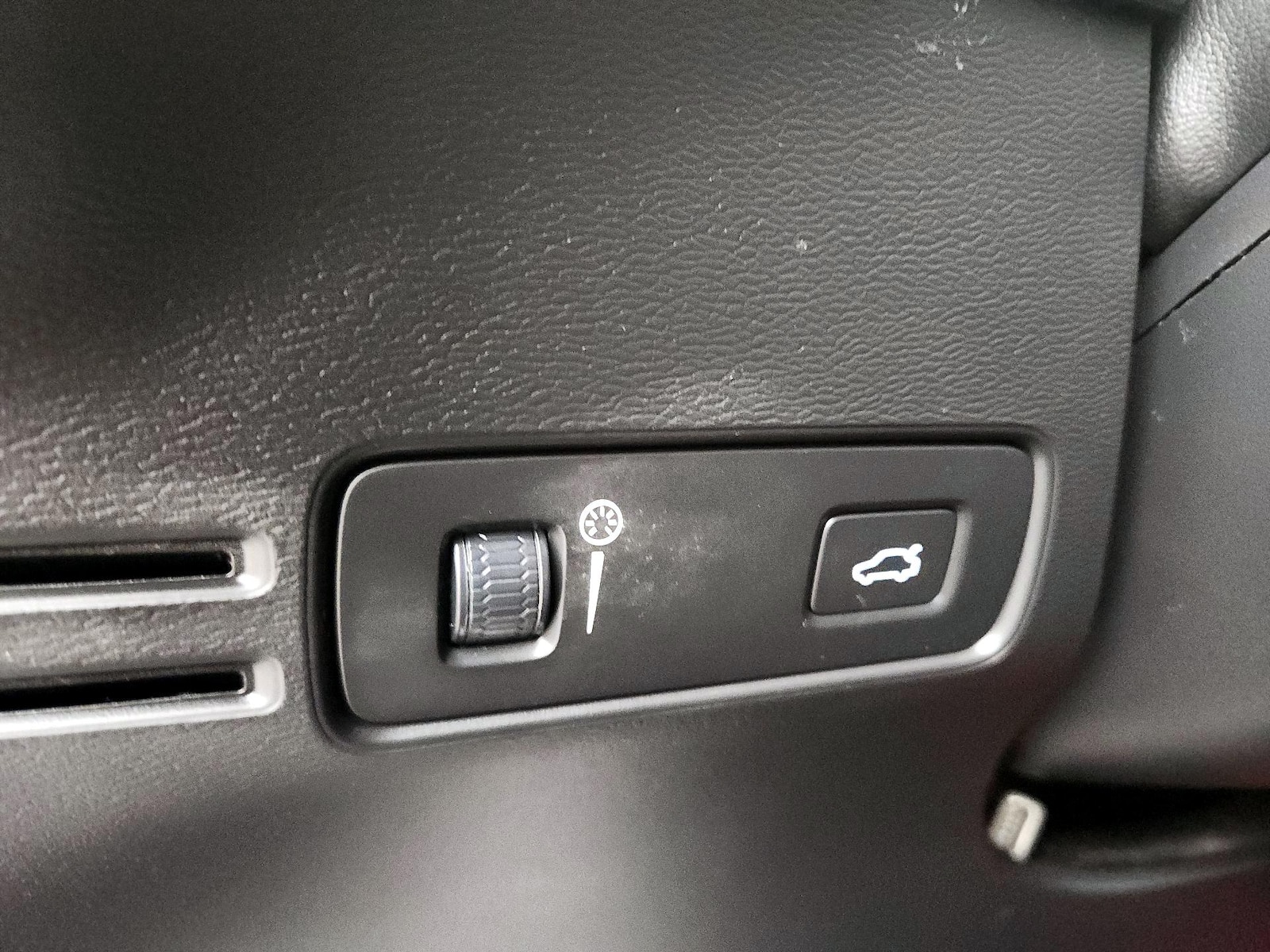 2021 Volvo XC40 R-Design - Photo 14