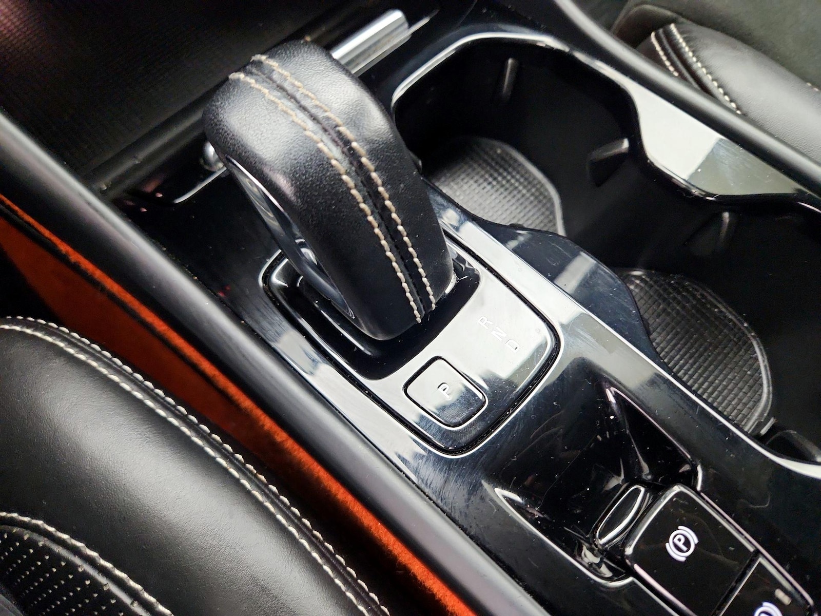 2021 Volvo XC40 R-Design - Photo 18
