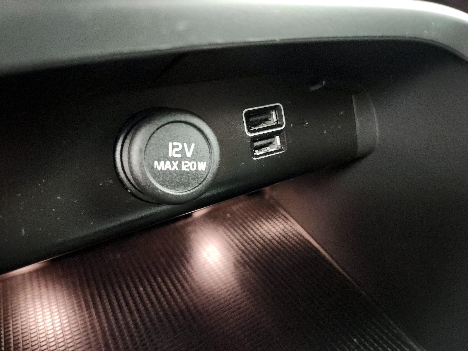 2021 Volvo XC40 R-Design - Photo 19