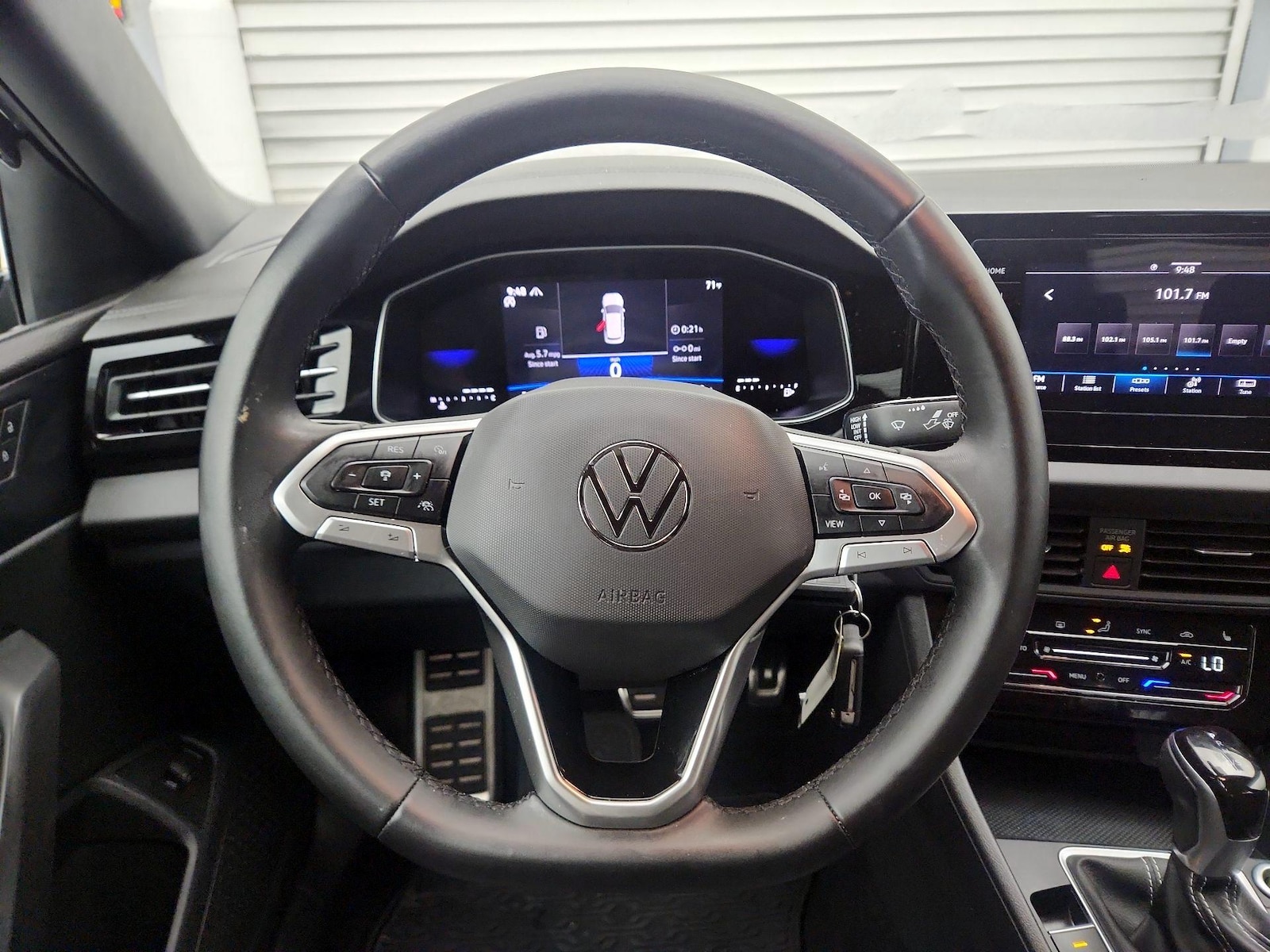 2025 Volkswagen Jetta Sport - Photo 11