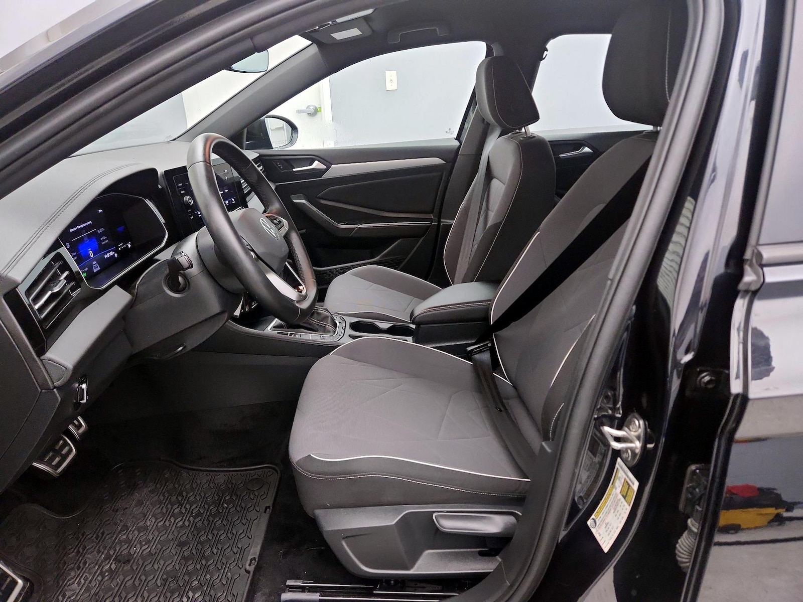2025 Volkswagen Jetta Sport - Photo 12