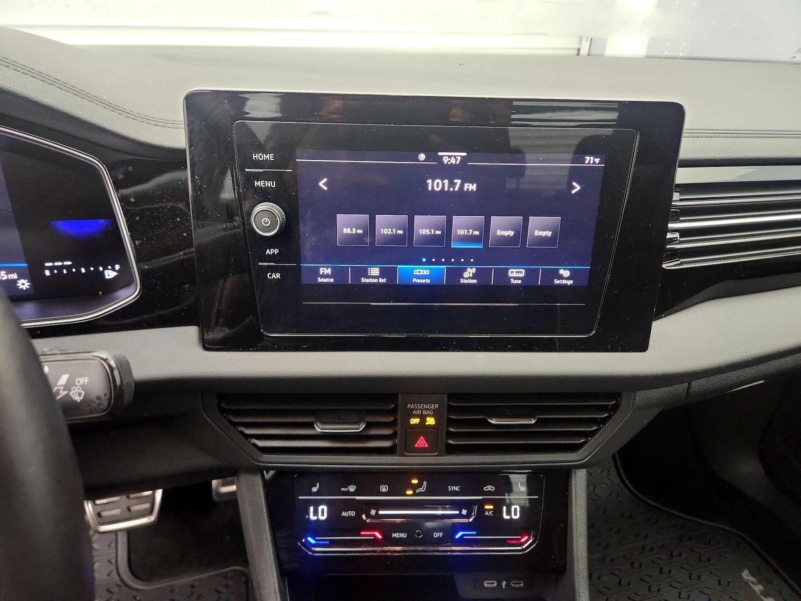 2025 Volkswagen Jetta Sport - Photo 16