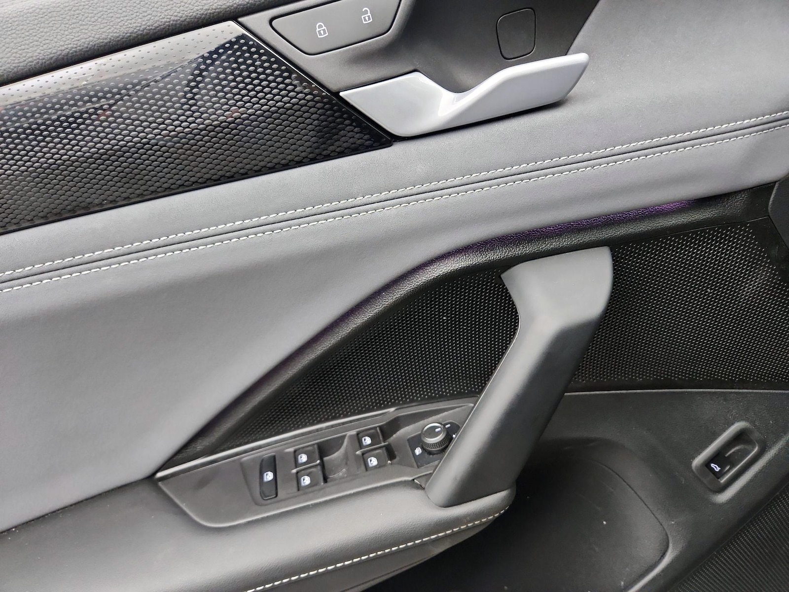 2025 Volkswagen Tiguan SE R-LINE BLACK - Photo 13
