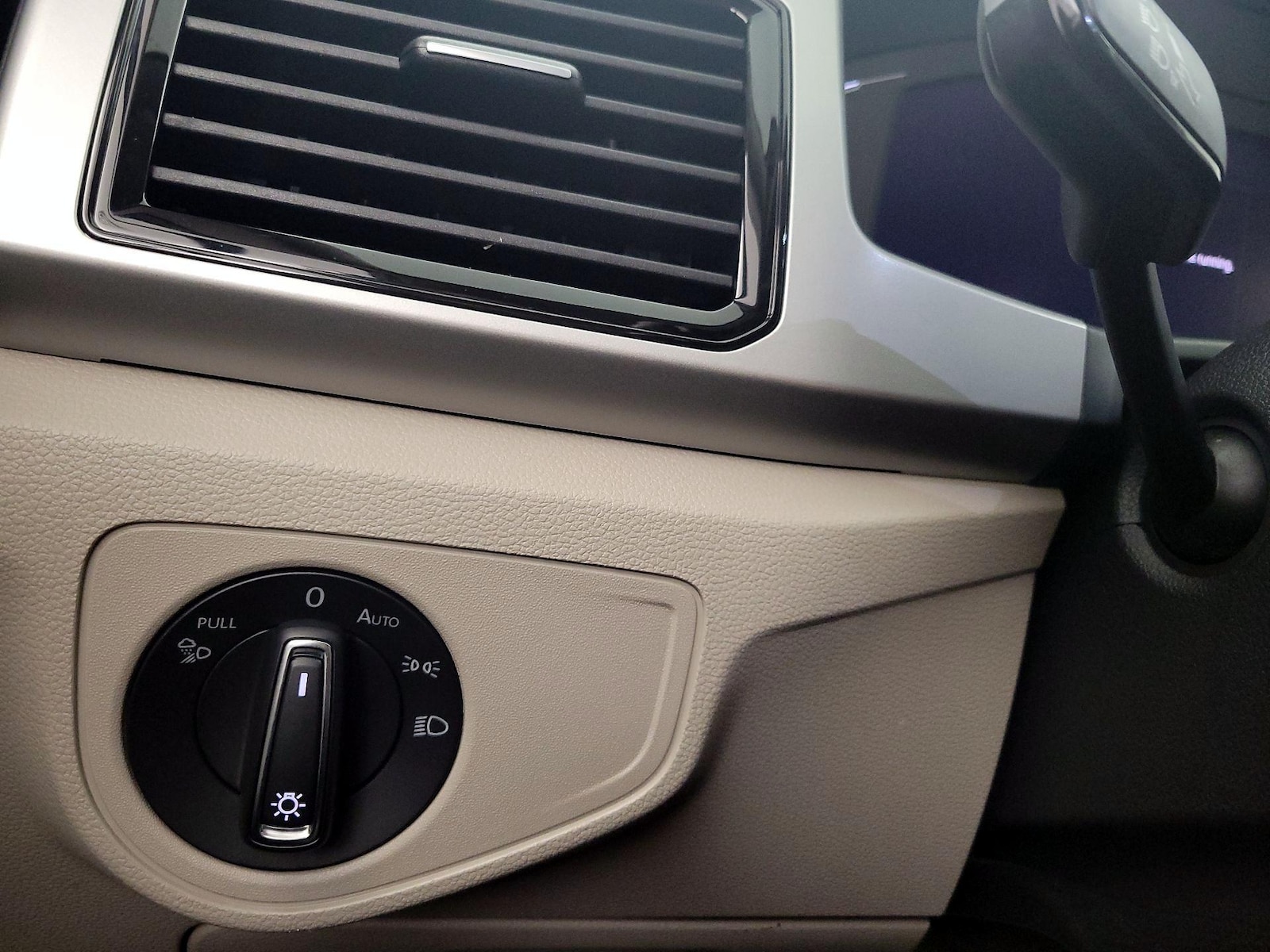 2023 Volkswagen Atlas SE w/Tech - Photo 14