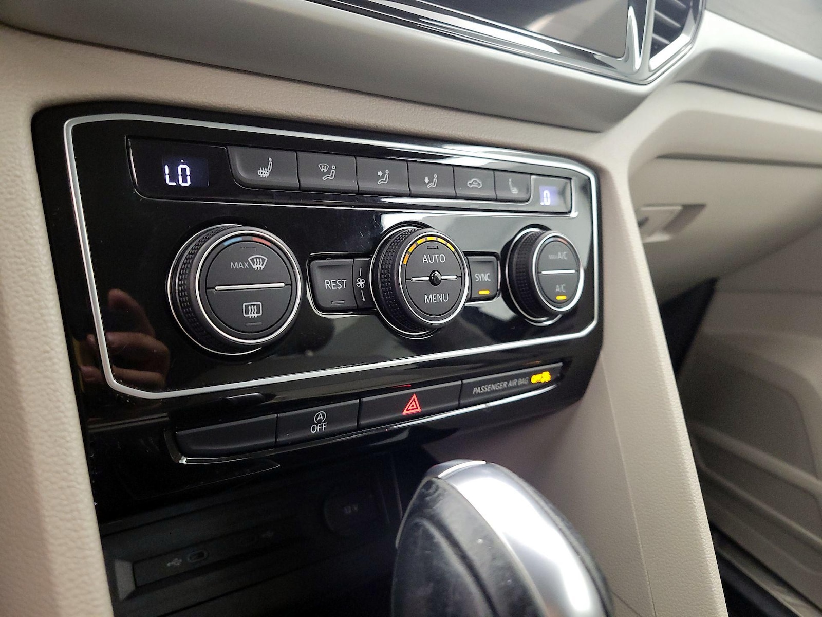 2023 Volkswagen Atlas SE w/Tech - Photo 17