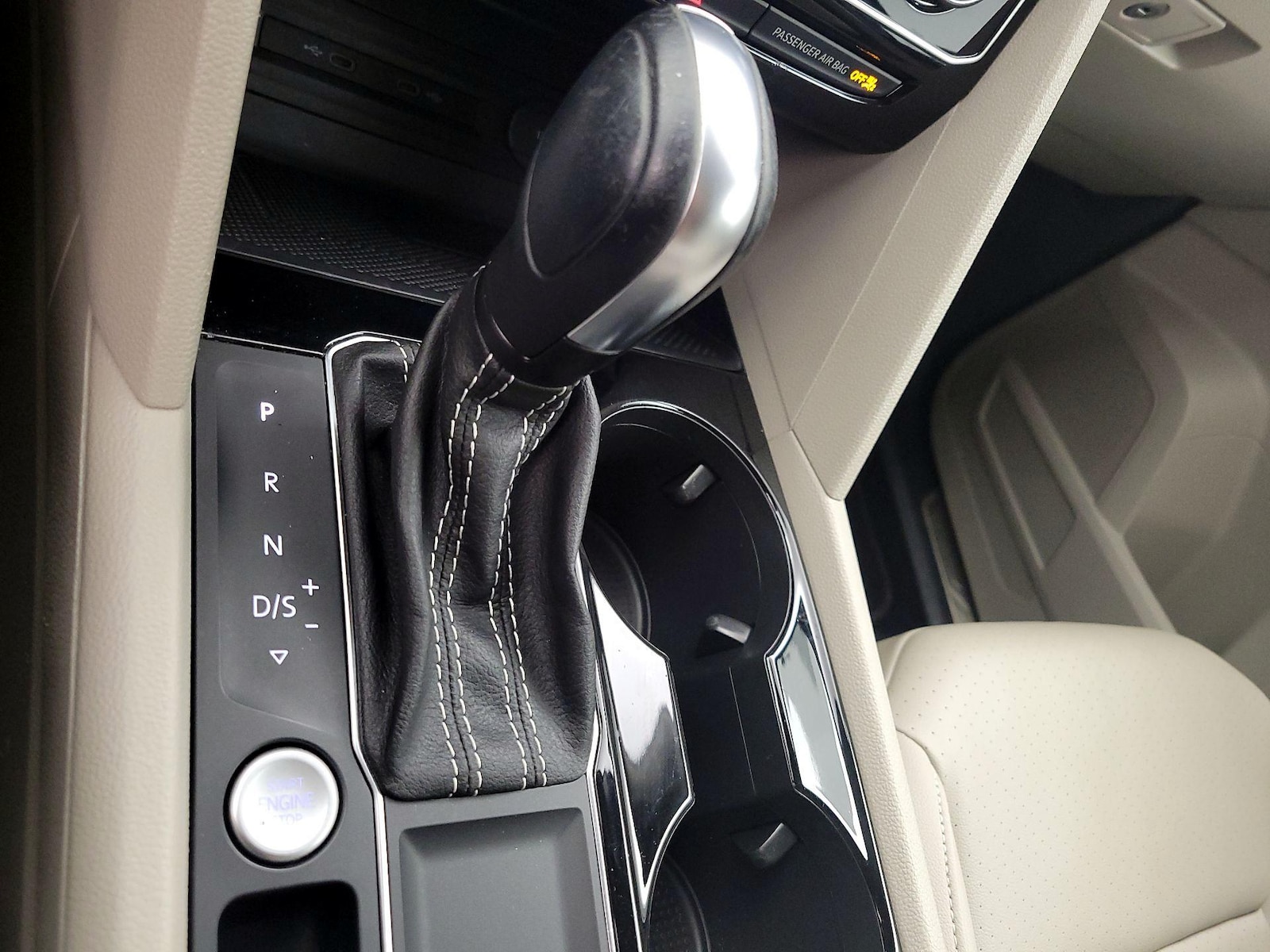 2023 Volkswagen Atlas SE w/Tech - Photo 18