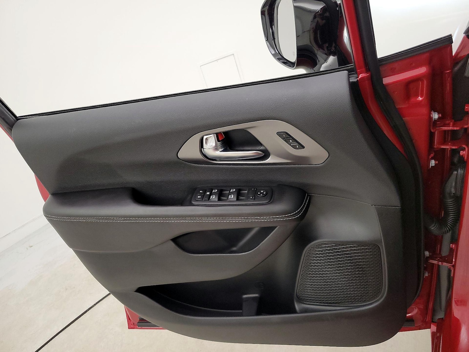 2026 Chrysler Pacifica Select - Photo 13