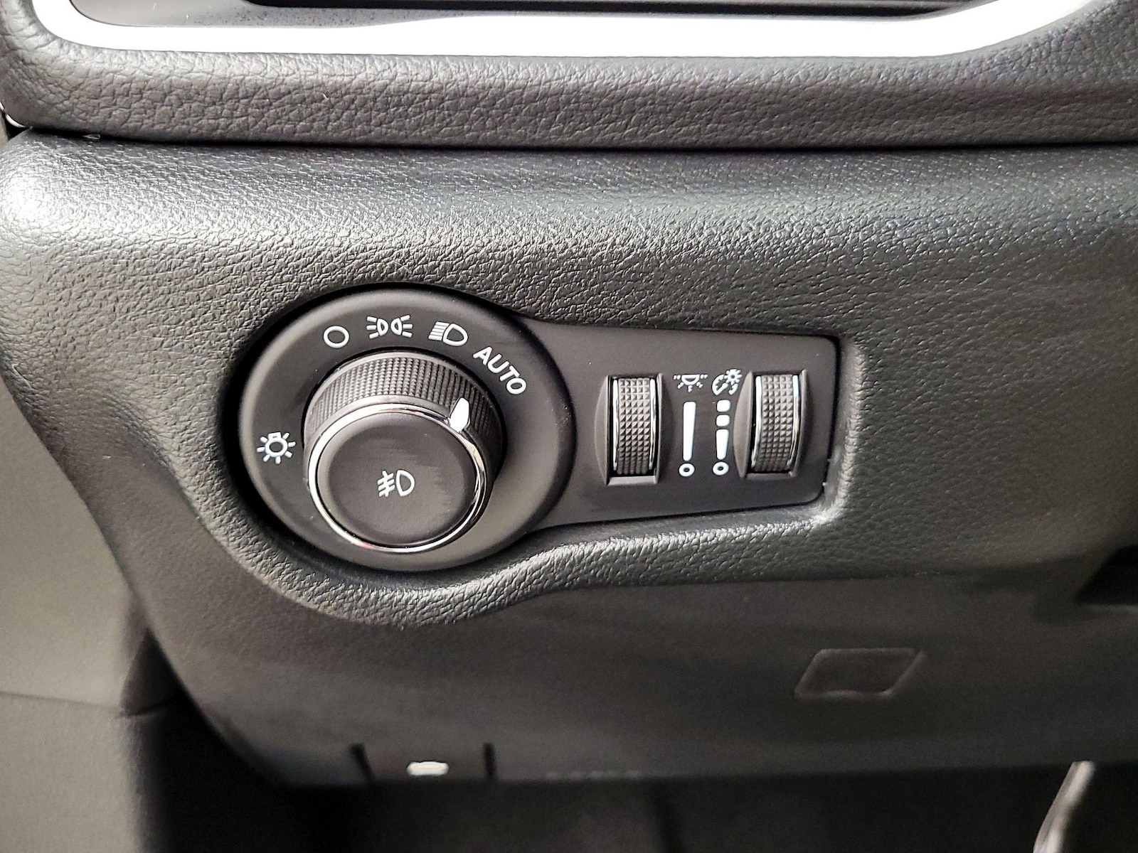 2026 Chrysler Pacifica Select - Photo 14