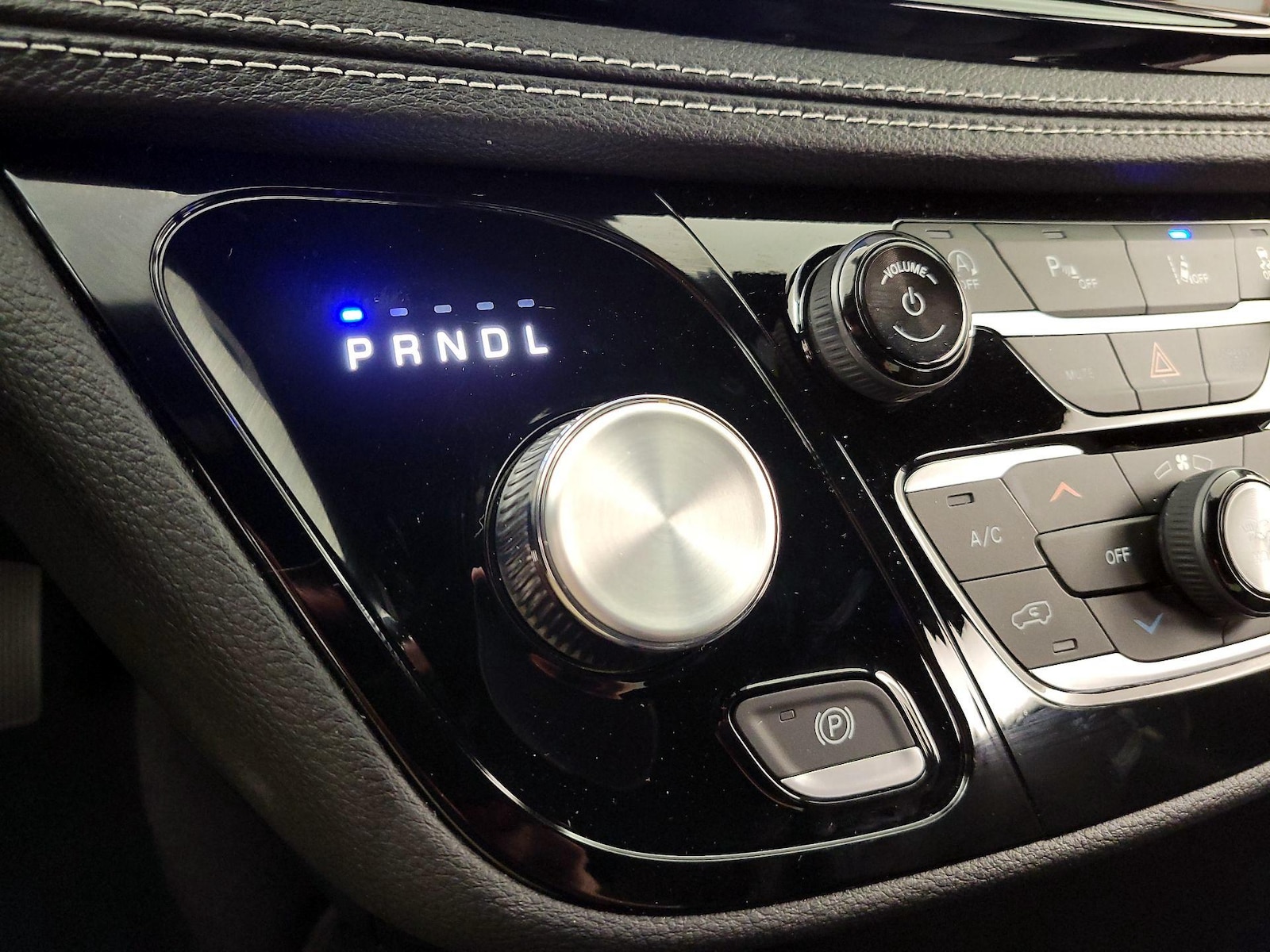 2026 Chrysler Pacifica Select - Photo 18