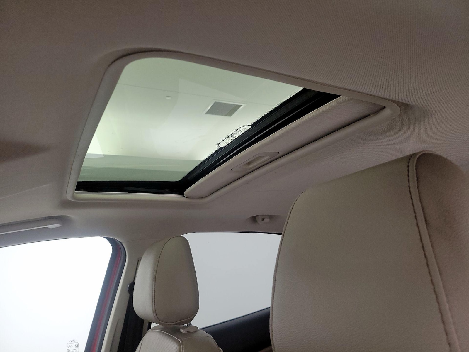 Sunroof(s) & Overhead Airbags