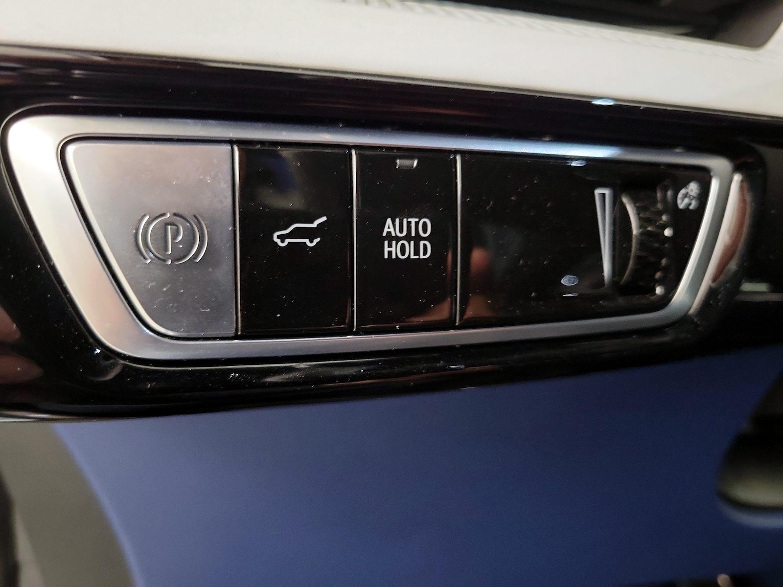 2025 Cadillac OPTIQ Sport 2 - Photo 14