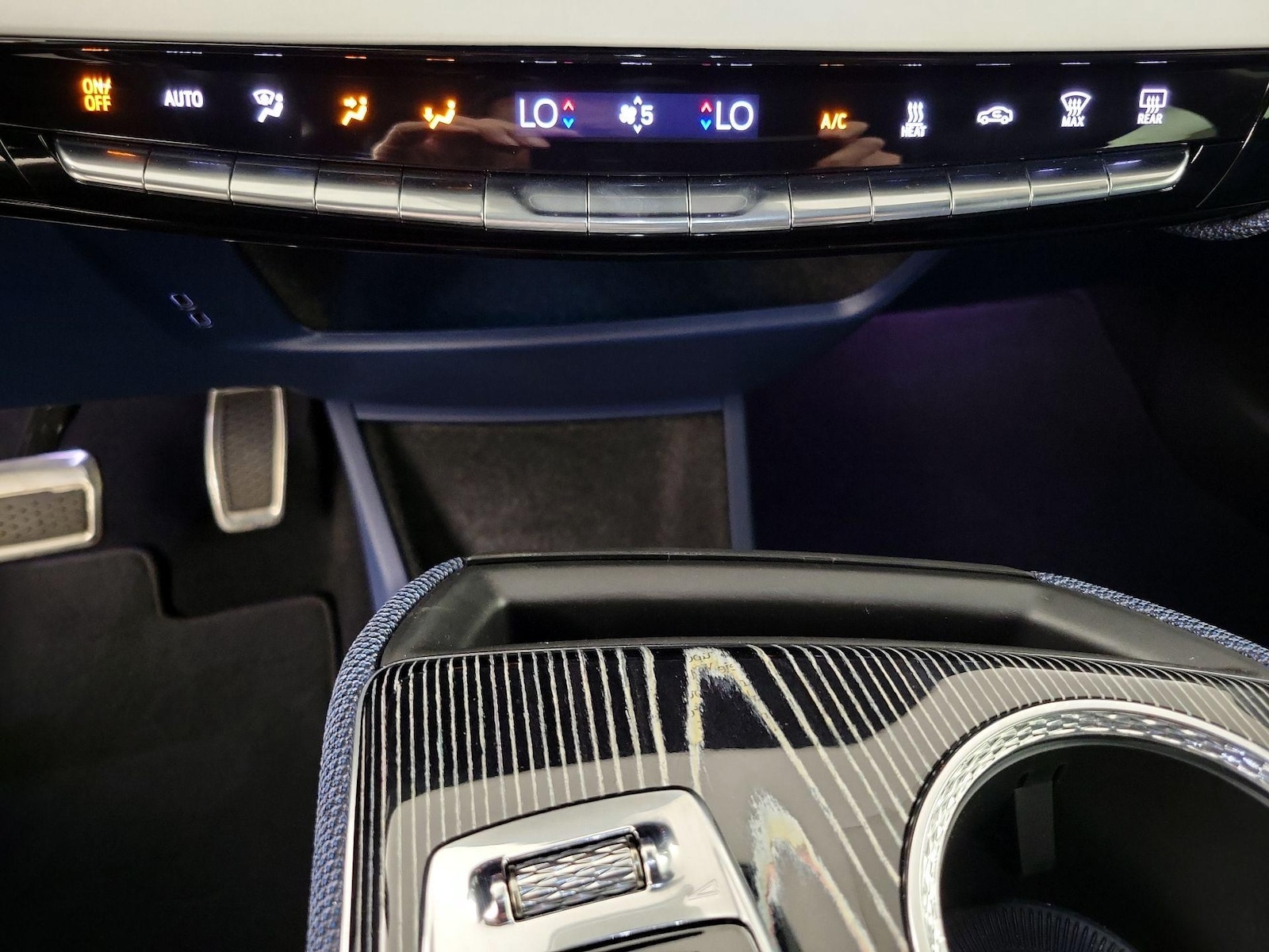 2025 Cadillac OPTIQ Sport 2 - Photo 18