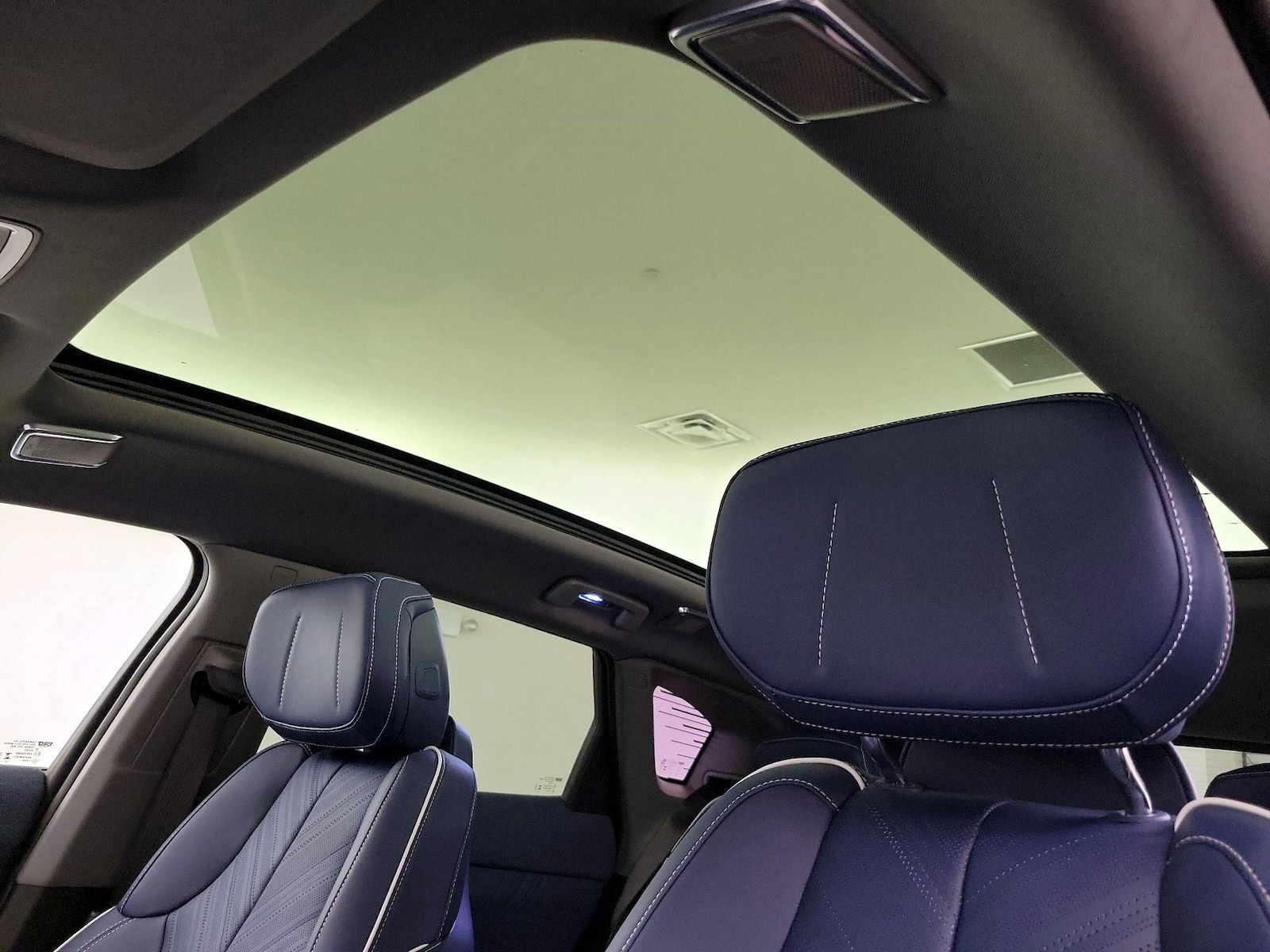 2025 Cadillac OPTIQ Sport 2 - Photo 21