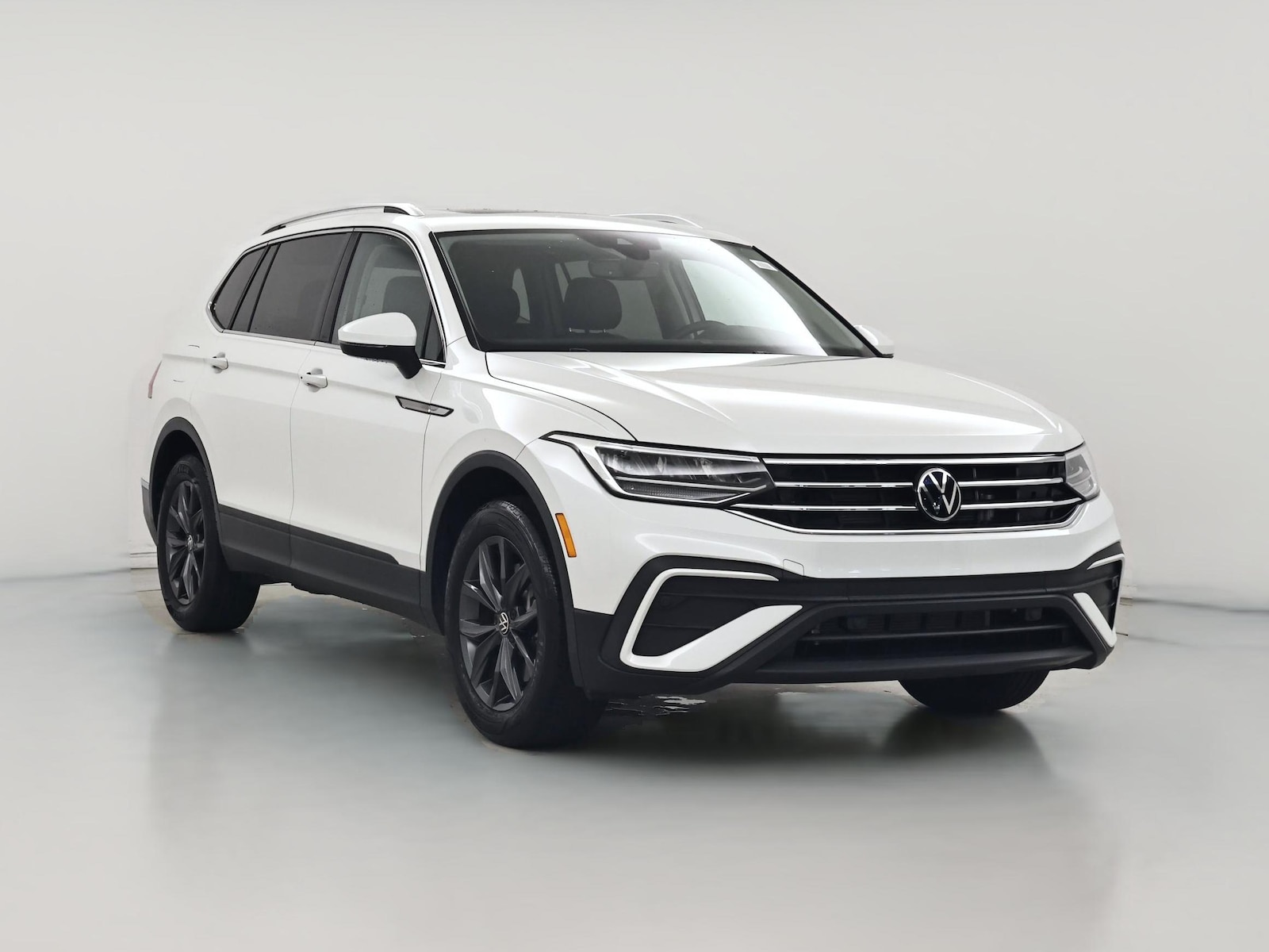 2023 Volkswagen Tiguan SE - Photo 1