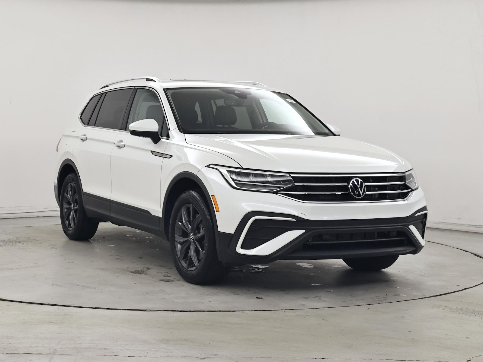 2023 Volkswagen Tiguan SE - Photo 2