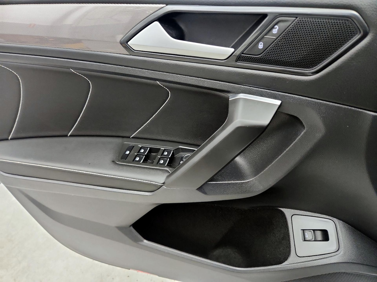 2023 Volkswagen Tiguan SE - Photo 13