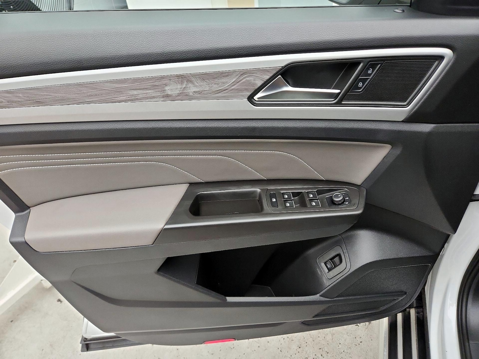2023 Volkswagen Atlas Cross Sport SE w/Tech - Photo 13