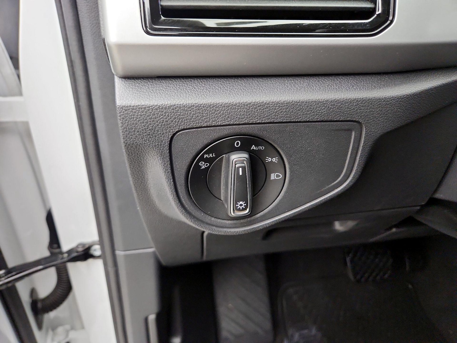 2023 Volkswagen Atlas Cross Sport SE w/Tech - Photo 14
