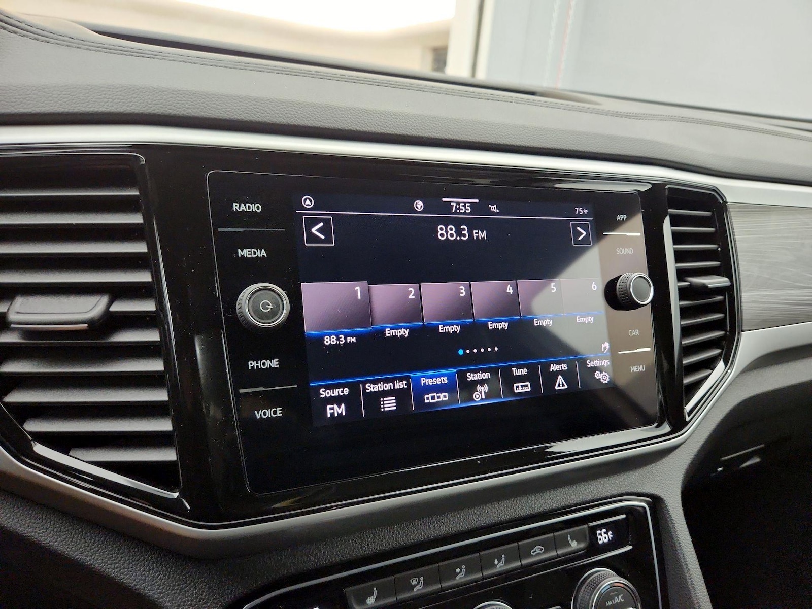 2023 Volkswagen Atlas Cross Sport SE w/Tech - Photo 16
