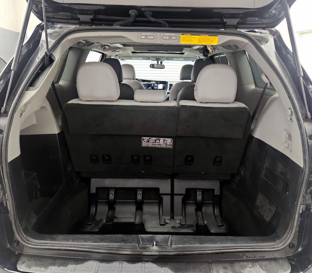 Trunk/Cargo (Seats Up)