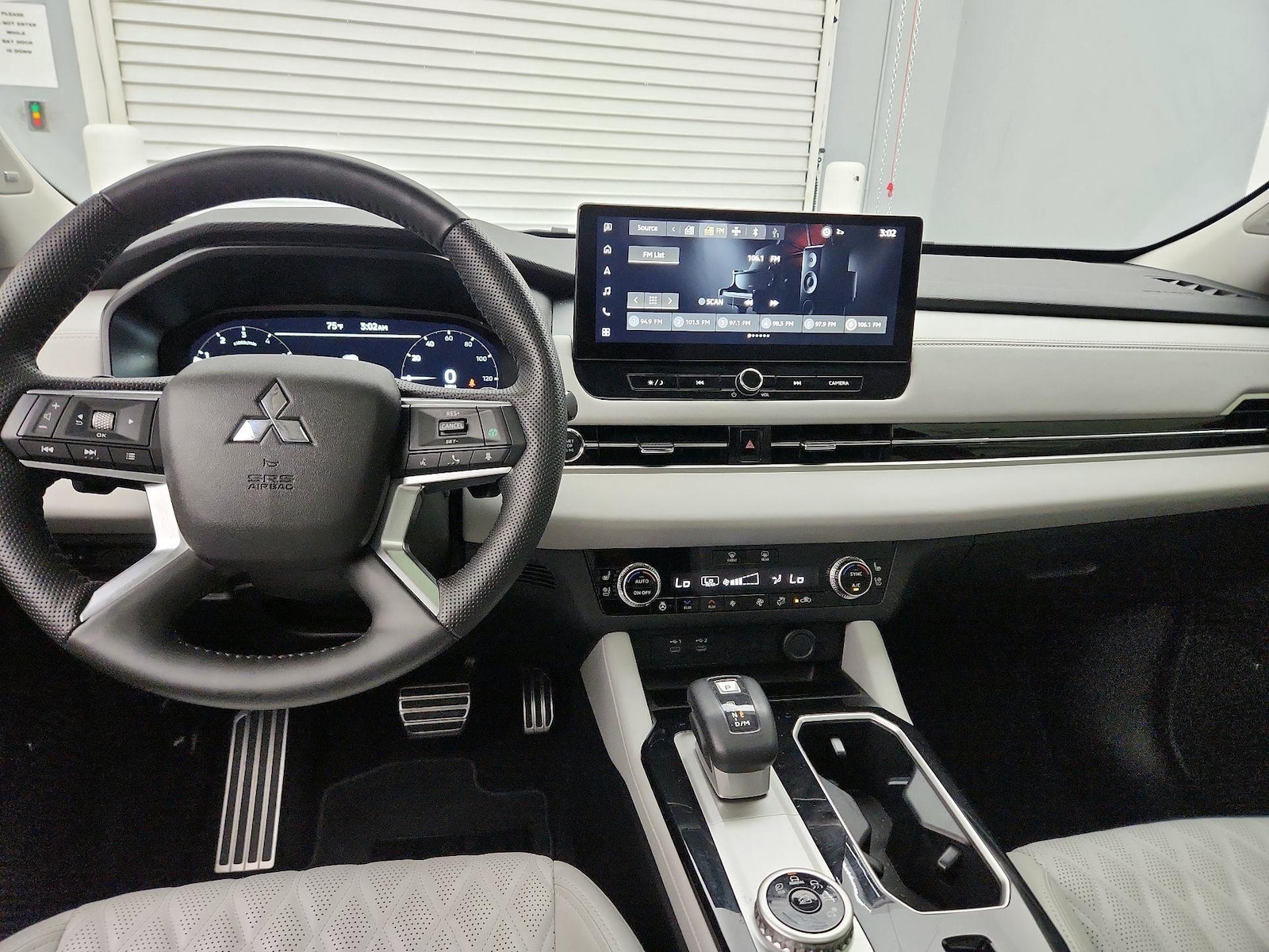 2025 Mitsubishi Outlander SEL - Photo 10