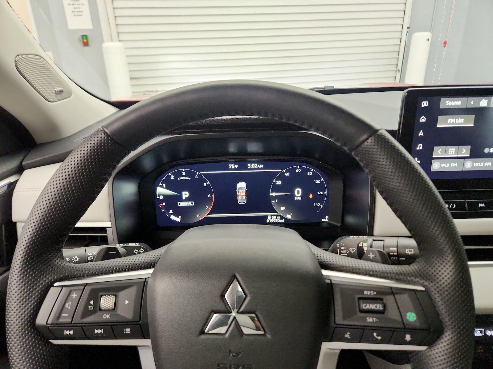2025 Mitsubishi Outlander SEL - Photo 11