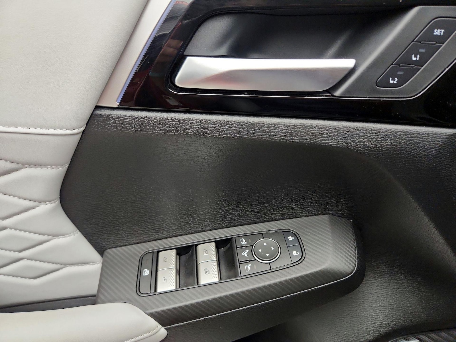 2025 Mitsubishi Outlander SEL - Photo 13