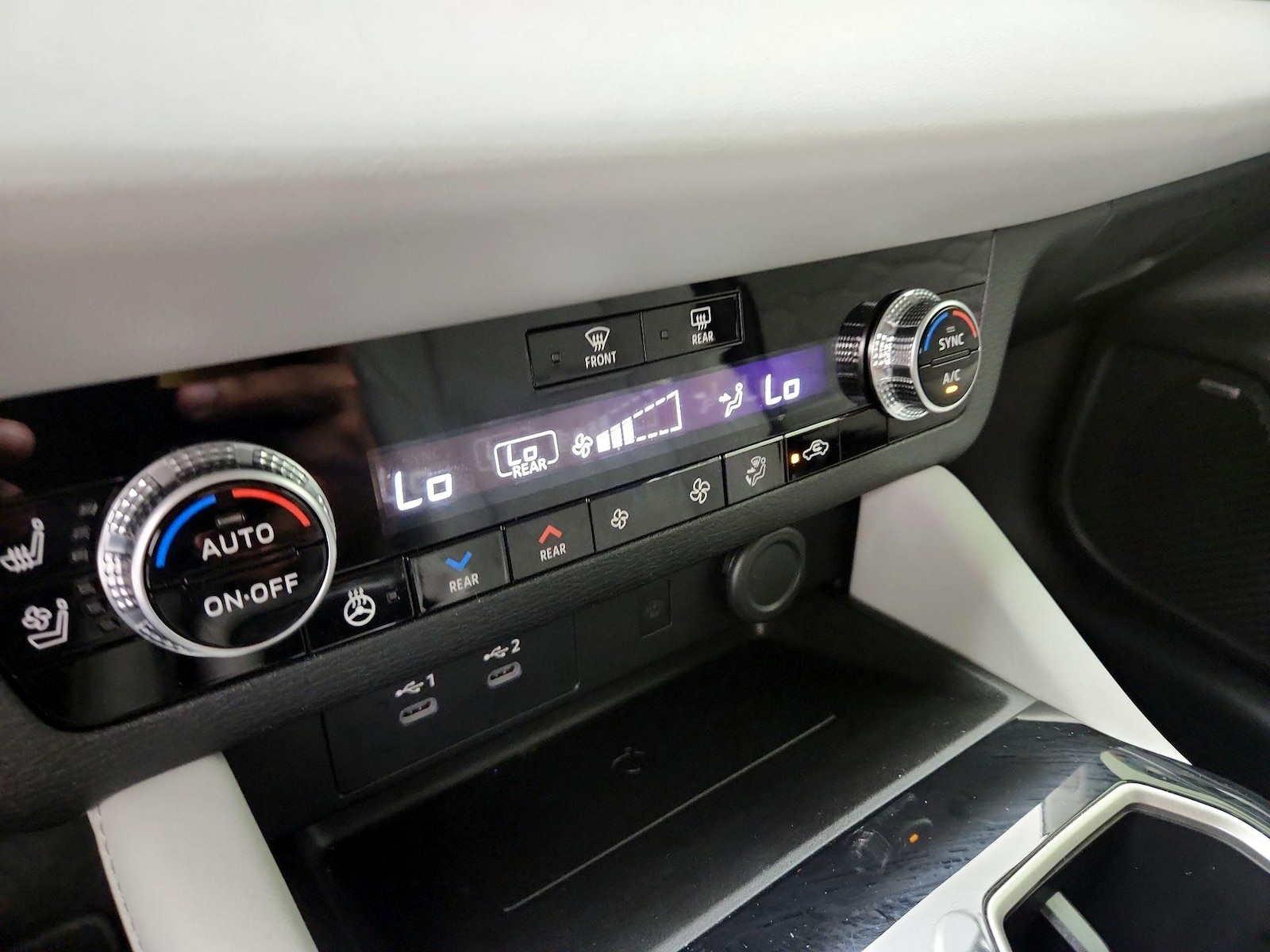 2025 Mitsubishi Outlander SEL - Photo 18