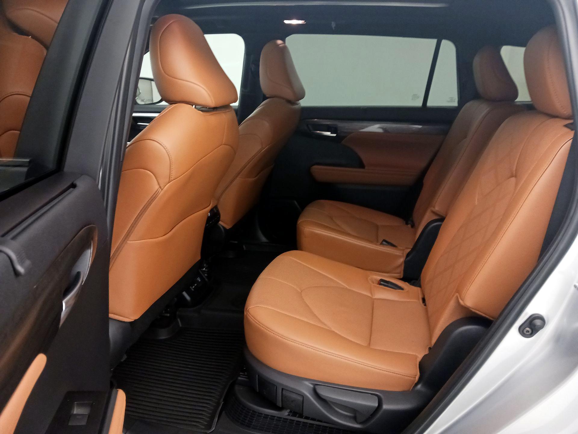 Thumbnail: 2024 Toyota Highlander - 20
