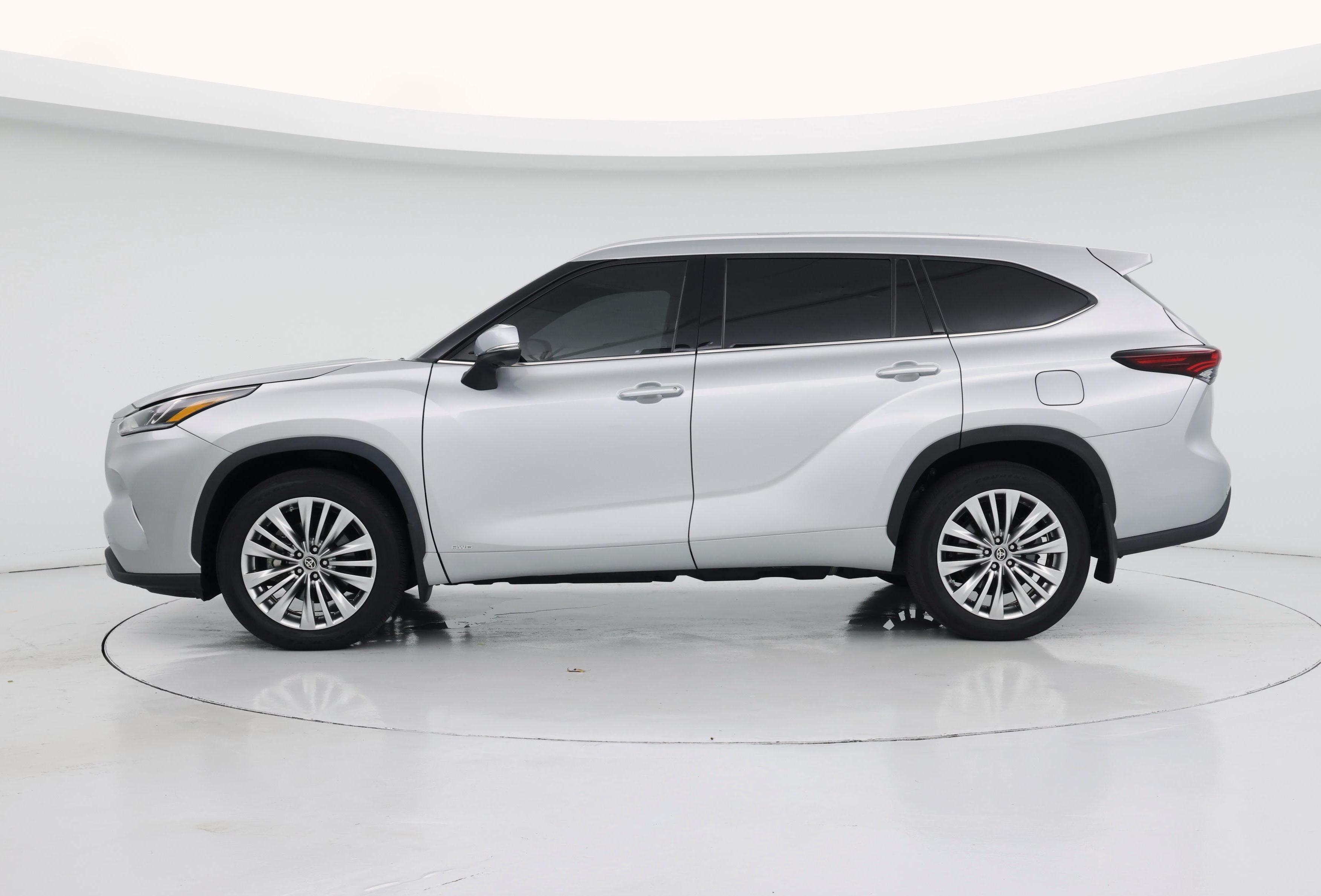 Thumbnail: 2024 Toyota Highlander - 3